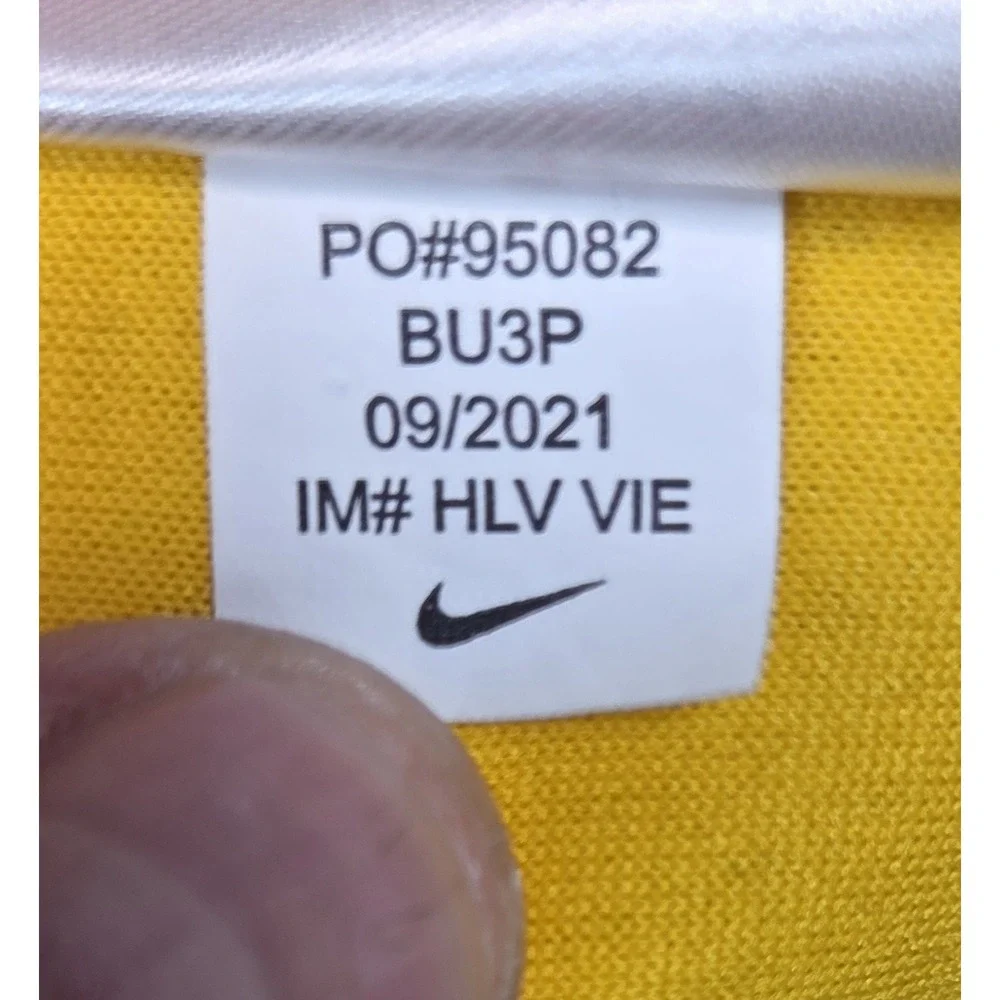 Atlanta Hawks Trae Young Nike Dri Fit Jersey Mens Large Yellow City Edition